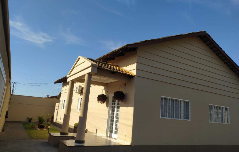 Casa 3Q com Área Gourmet e Churrasqueira - 